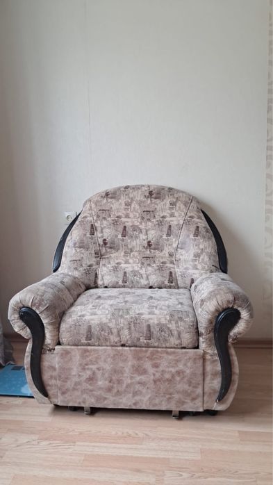 Диван и кресло срочно