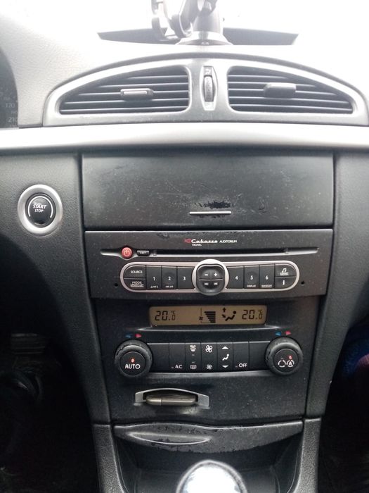 Masina este de vânzare