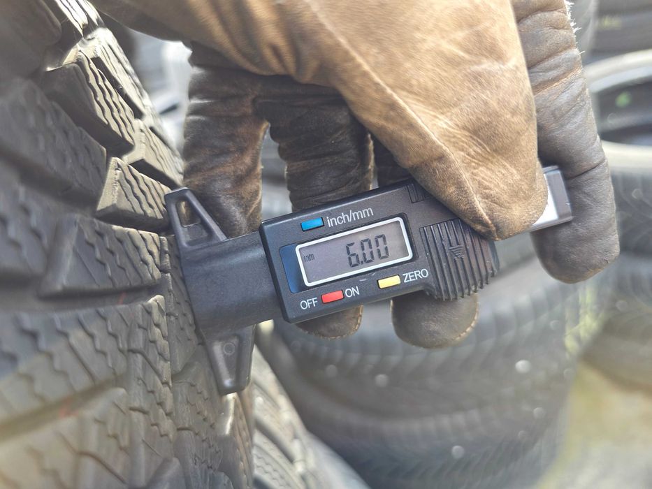 2бр Зимни гуми 215 60 16 - Bridgestone - DOT 2024