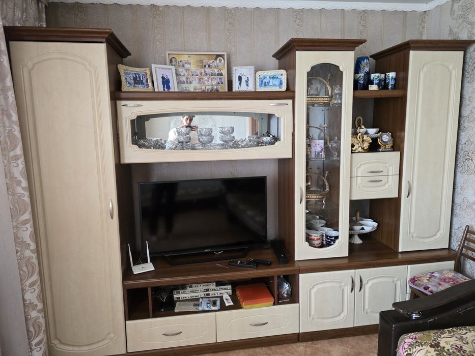 Продам стенку и диваны