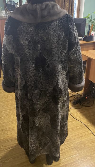 Продам каракулевую шубу