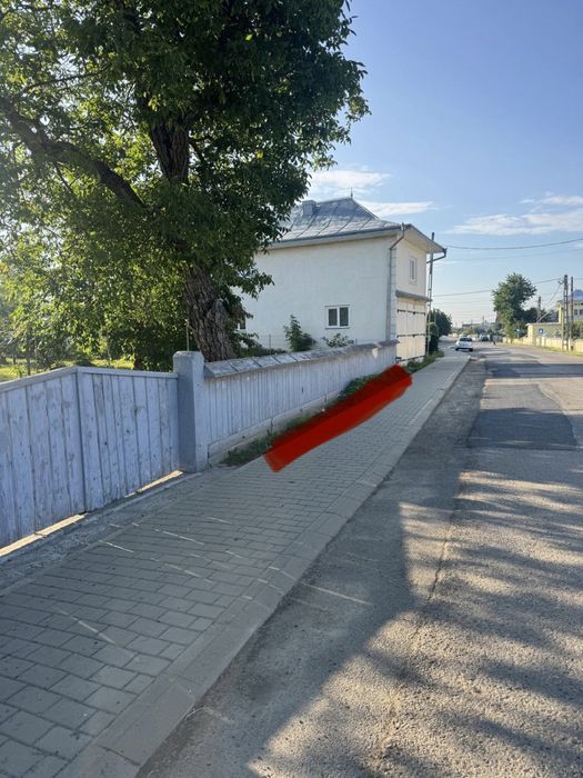 Vand Teren Intravilan in BOSANCI la strada -10 Ari-10.000€ Arul - 18m deschidere  strada -str.Unirii -Asfalt -Toate utilitatile - langa Scoala Nr.2 -