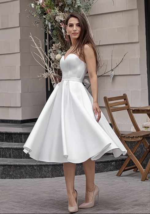 Белое новое платье