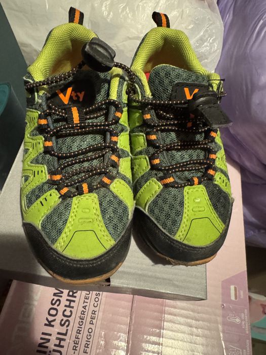 Adidasi VTY frumosi 25
