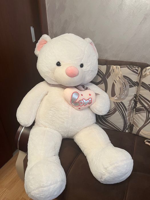 Urs de pluș gigant