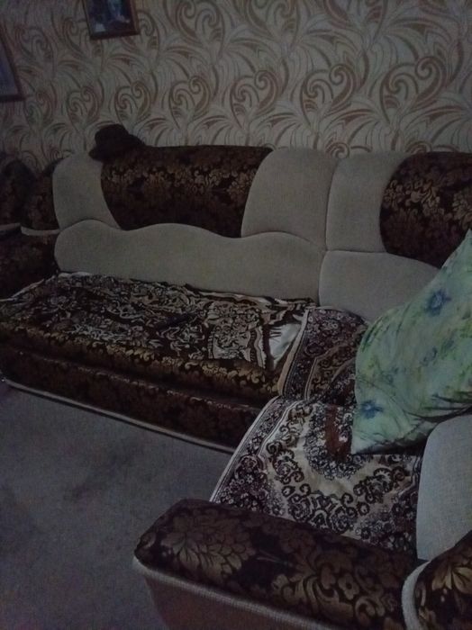 Отдам диван нормальный