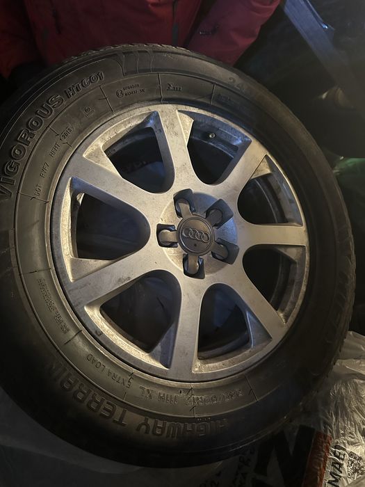 Продам комплект дисков с резиной Audi