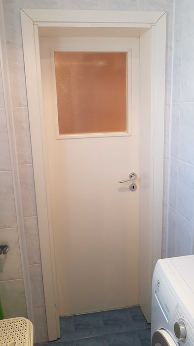 Продава дървена интериорна врата