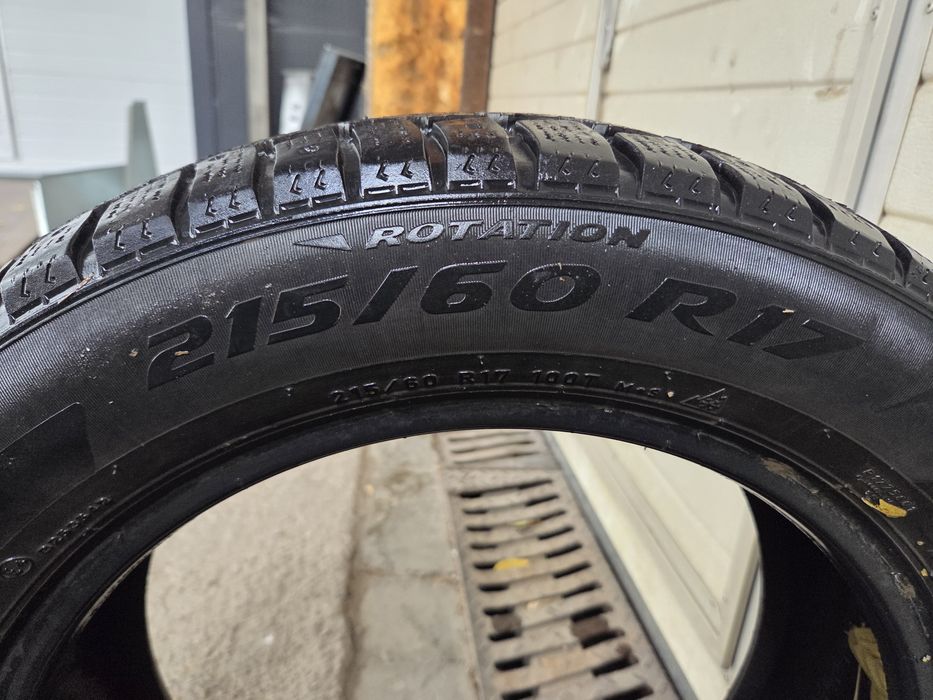 Шина 215/60/R17 отличном состоянии