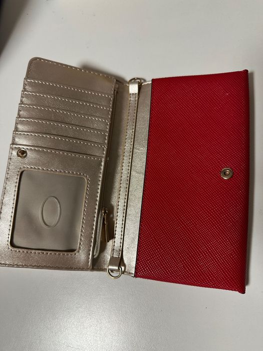 Червено Guess портмоне