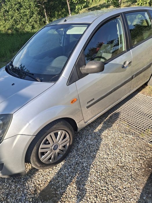Vând Ford fiesta
