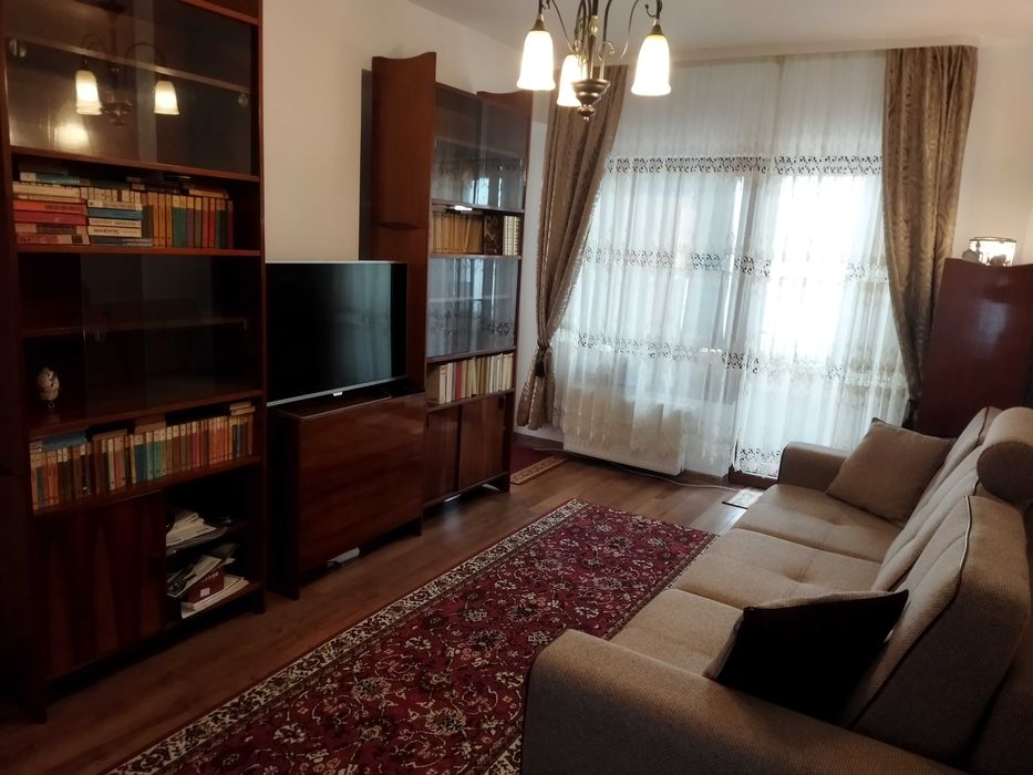 Vând aparatament 4 camere suprafata construita 105mp