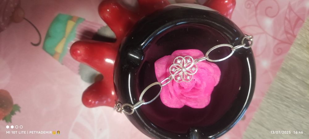 Сребърна гривна цвете с камъчета