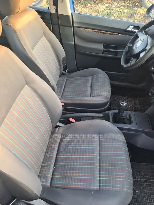 Dezmembrez golf4 1.9 tdi și 1.4 benzina, polo1.2 benzina, audi a4 1.9