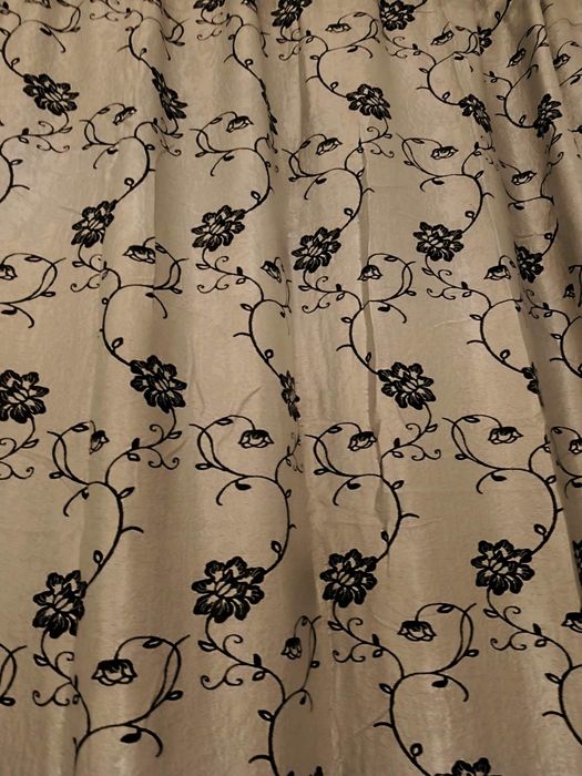 Vând draperie model floral