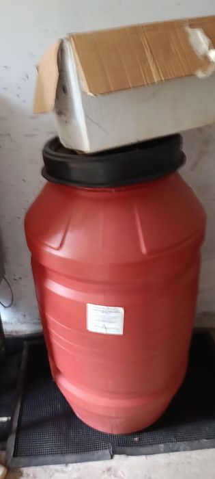 Продавам 2 бр бидони от 250л