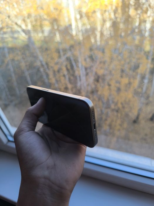 Продам IPhone 15 Pro 128gb Titanium