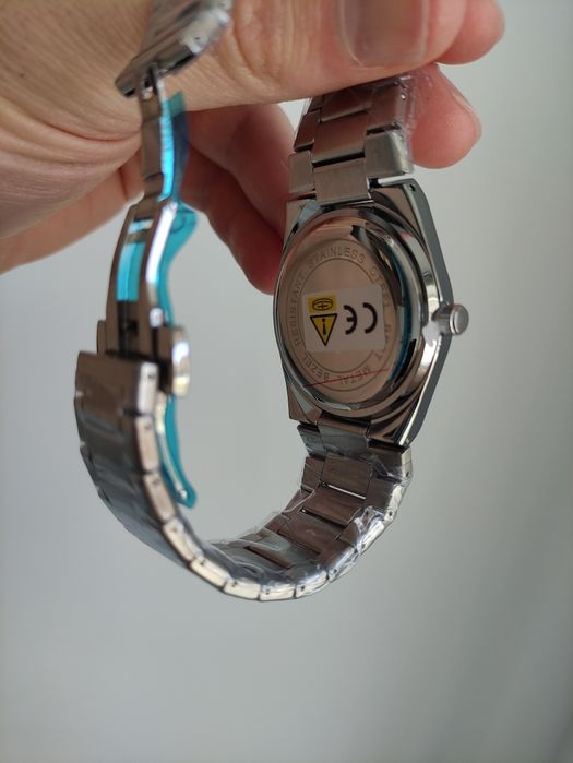 Кварцов часовник от неръждаема стомана и минерално стъкло