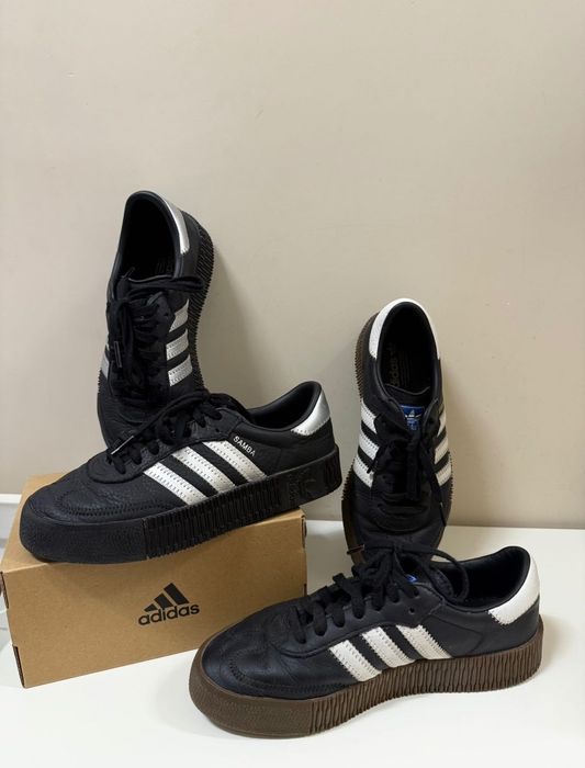 Два чифта обувки