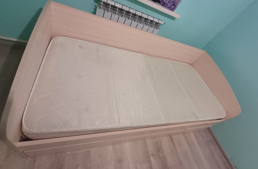 Кровать для спальни