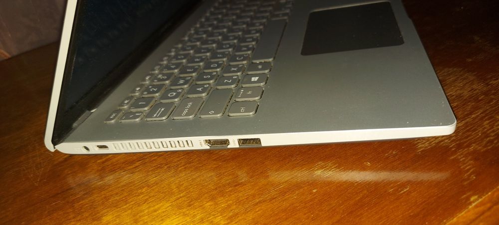 Ноутбук Asus в хорошем состоянии