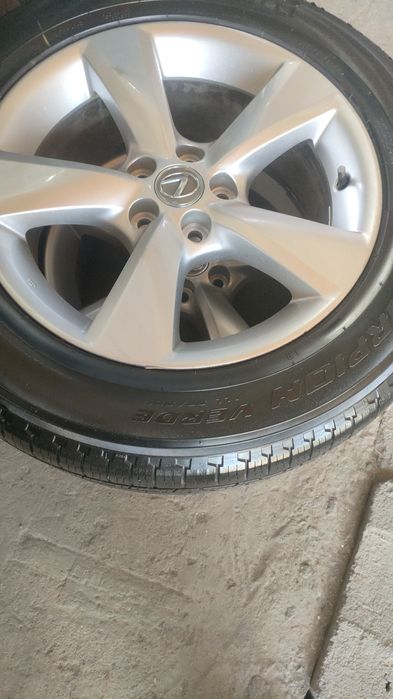 Диски в заборе шина