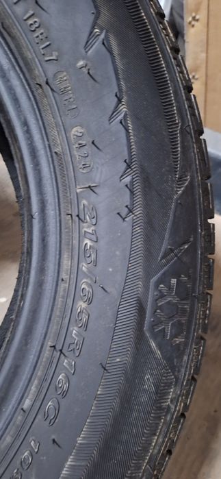 НОВИ! 2 бр 215 65 16C Nexen winguard