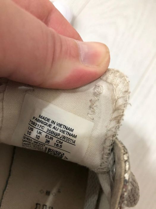 Срочно кросы фирменные