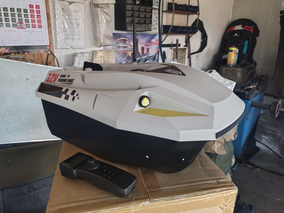 Лодка за захранка с гпс 500м обхват