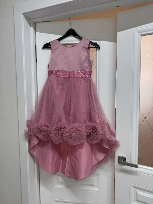 продам платье на девочку