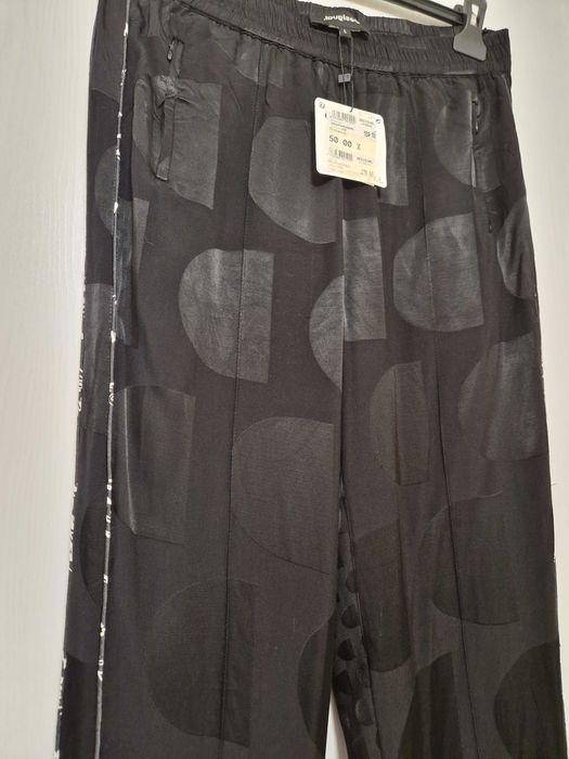 Pantaloni cu vipușcă Desigual mar. 40