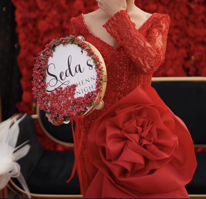 Червена рокля без забележки