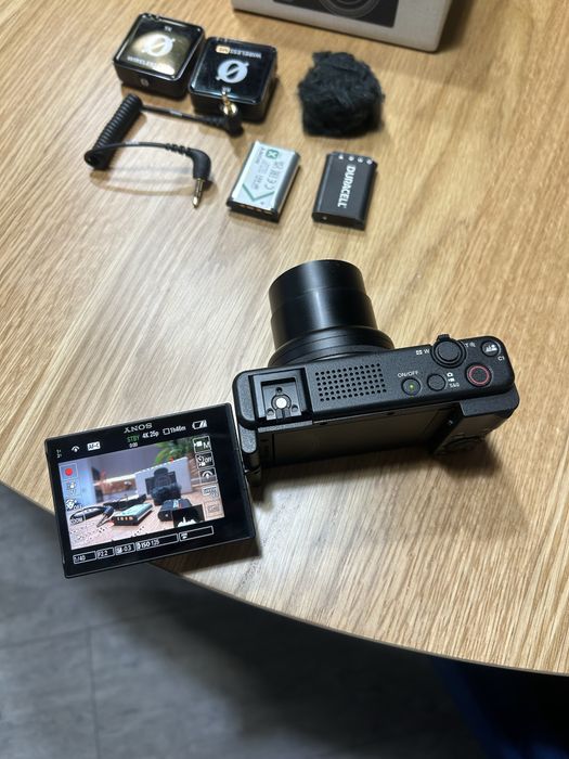 Sony ZV-1 II + 2 батерии + 2 RODE WIRELESS ME микрофона - пълен сет