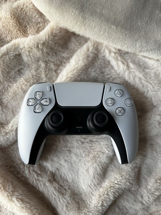 PlayStation 5 Диск Версия 825GB + 2 Контролера + Охлаждаща Стойка