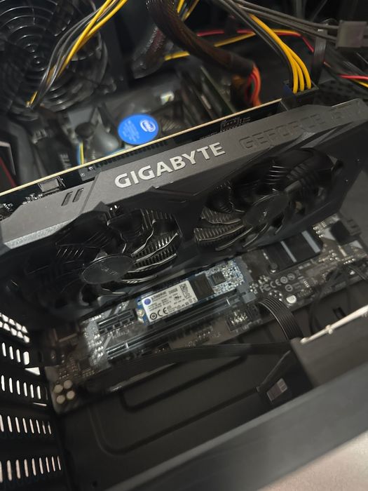 Геймърски компютър+Монитор