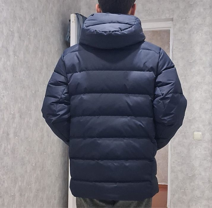 Продам зимнюю куртку (пуховик)