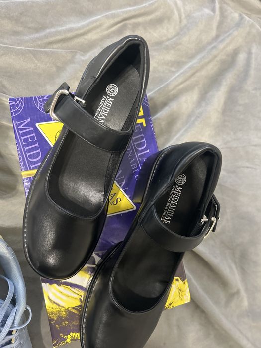 Продам туфли и кроссовки