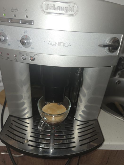 Кафе машина Delonghi Magnifica