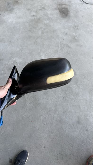 Боковое зеркало