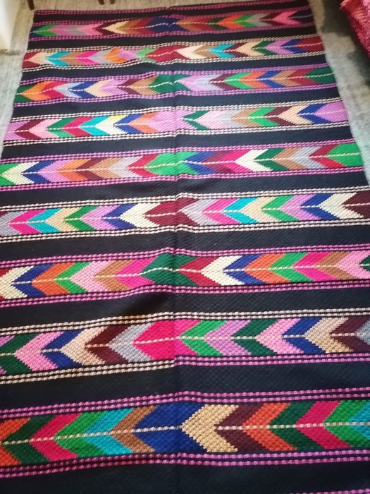 Macate din lana tesute manual