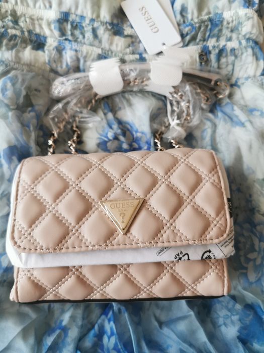 Нова, оригинална дамска чанта Guess
