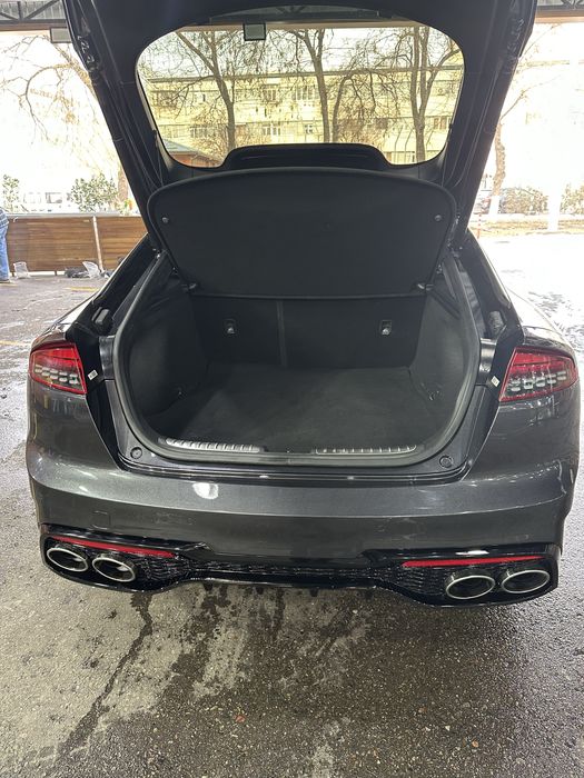 Продается KIA STINGER 3.3