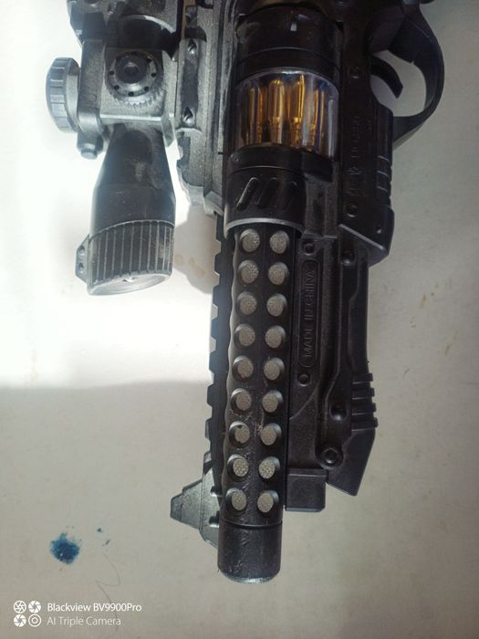 Pistol jucarie cu baterii format mare