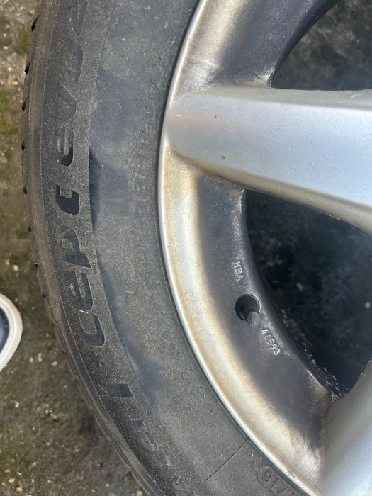 Ал.джанти с гуми 2 бр. за Санта Фе или бартер за патерица 5/100