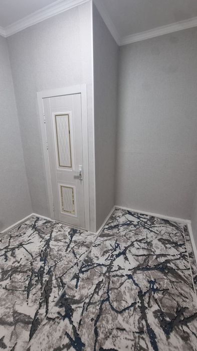 6 mkr da kvartira sotiladi 2 xonalik 2 etaj 60k vadrat