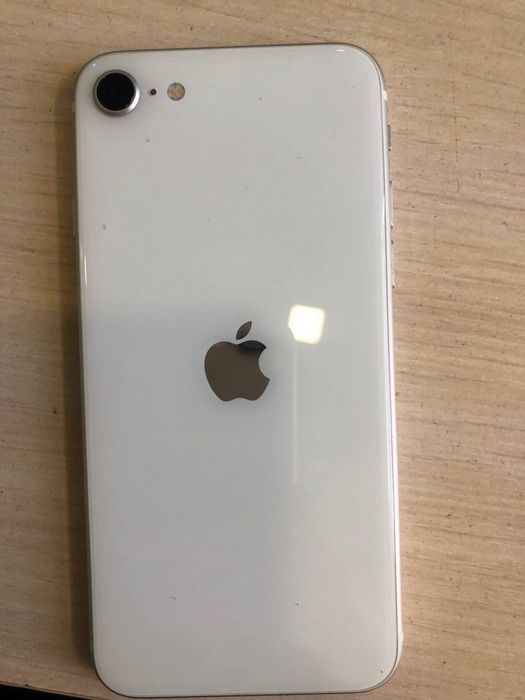 Продам iPhone se 2020