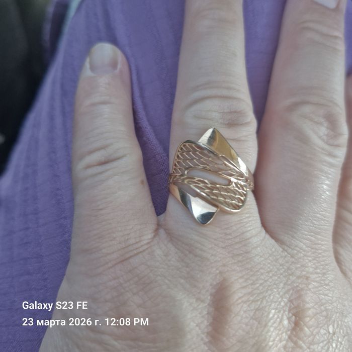 Продам золотое кольцо.