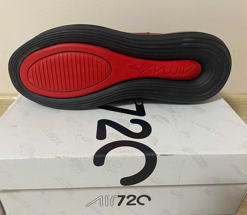 Чисто нови маратонки Nike Air Max 720 номер 43