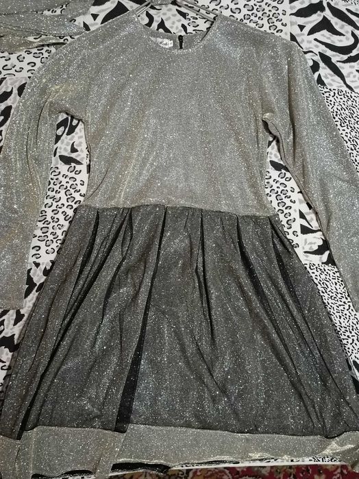 ПРОДАМ платья на девочку.