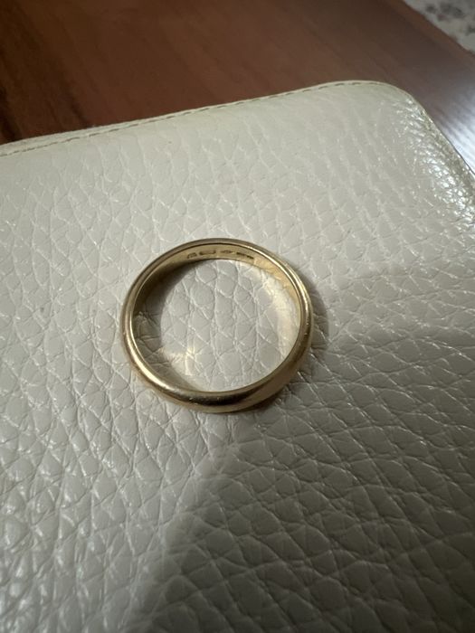 Золотые обручальное кольцо